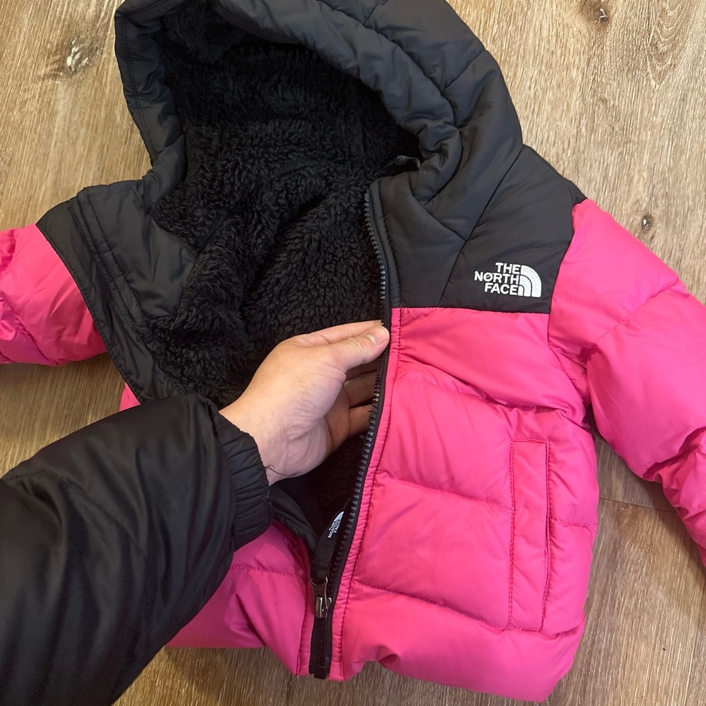 The North Face Pink and Black Hooded Puffer Jacket 2T (Kid)
